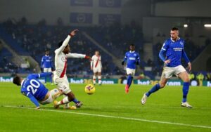 luat-bong-da-giup-tao-ra-su-cong-bang-tren-san-co