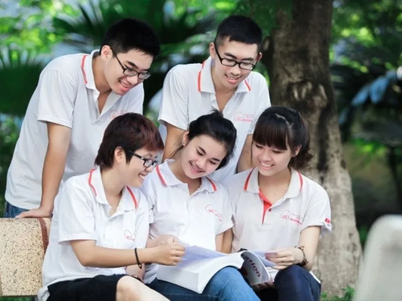 a01 gom nhung mon nao to hop a01 xet tuyen nganh gi